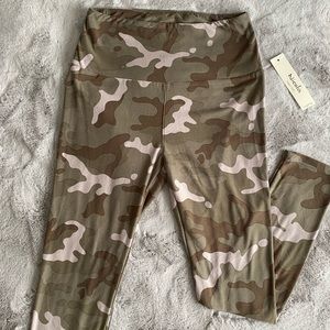 SOLD! TJ Maxx Camo Women’s L/XL Super Soft Leggings